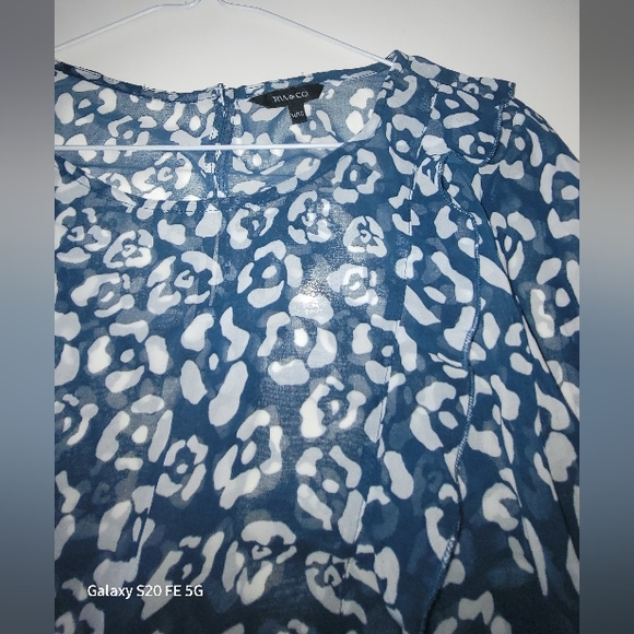 Rw & Co. NWT Sheer Blouse with rufle running up the front and down to the back - Picture 3 of 4